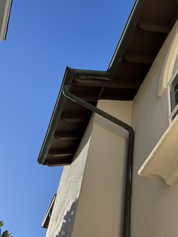 Bronze gutter elbow detail